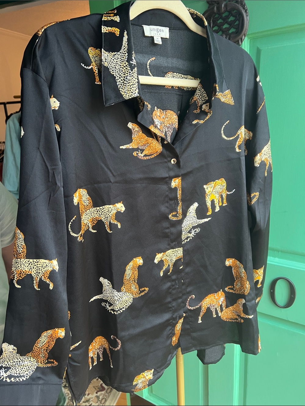 Umgee Black Button-Down Shirt with Leopard Motif 🐆 size Medium